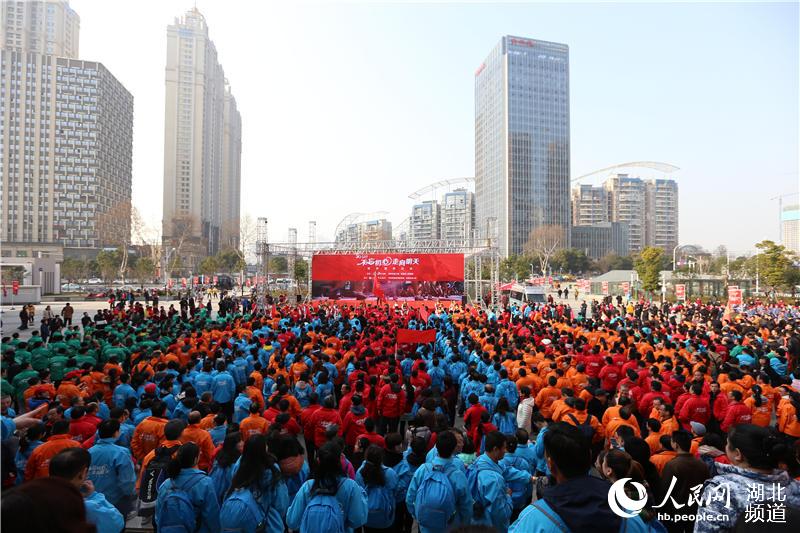 Diário do Povo Online organiza caminhada em comemora??o do seu 20o aniversário em Hubei