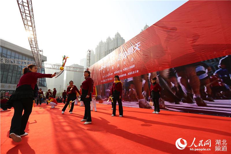 Diário do Povo Online organiza caminhada em comemora??o do seu 20o aniversário em Hubei