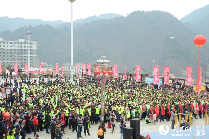 Diário do Povo Online organiza caminhada em comemora??o do seu 20o aniversário em Shaanxi