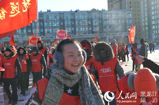 Diário do Povo Online organiza caminhada em comemora??o do seu 20o aniversário em Heilongjiang