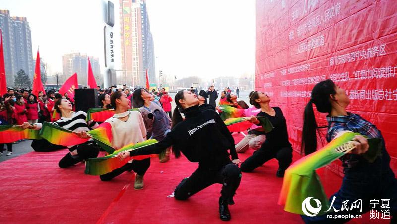 Diário do Povo Online organiza caminhada em comemora??o do seu 20o aniversário em Ningxia