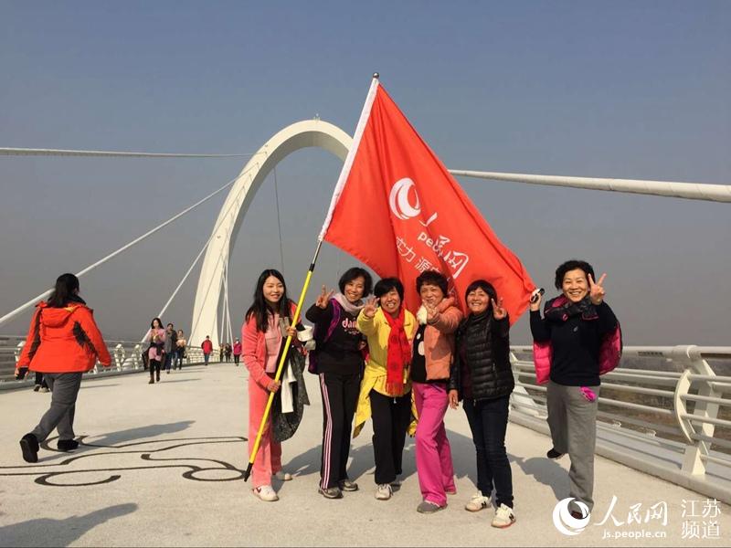 Diário do Povo Online organiza caminhada em comemora??o do seu 20o aniversário em Jiangsu