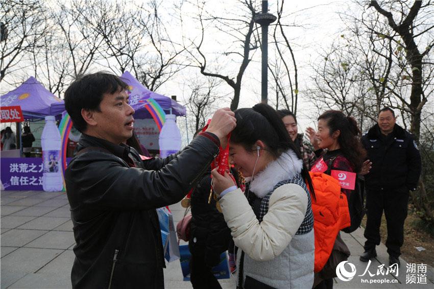 Diário do Povo Online organiza caminhada em comemora??o do seu 20o aniversário em Changsha