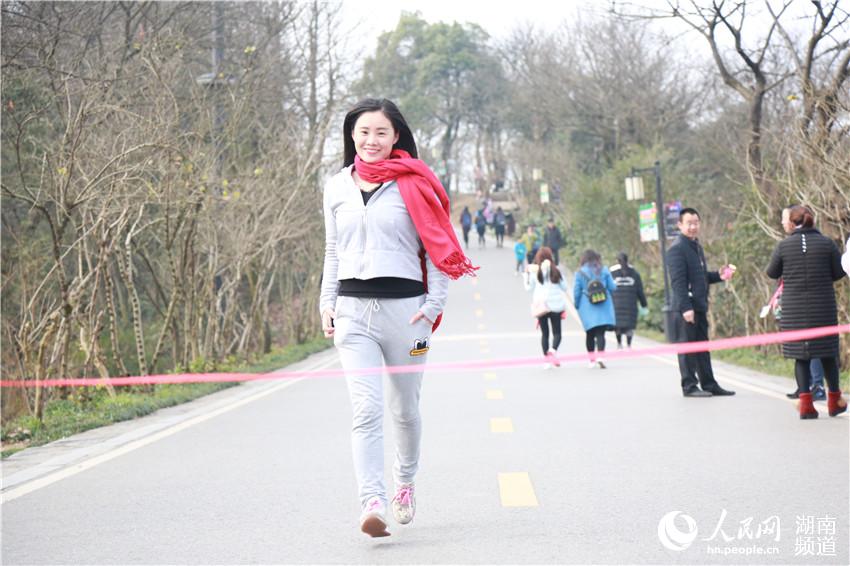 Diário do Povo Online organiza caminhada em comemora??o do seu 20o aniversário em Changsha