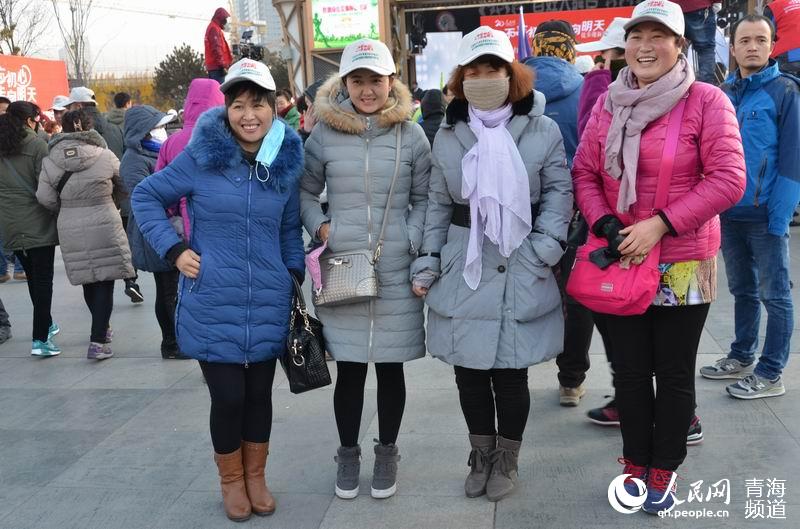 Diário do Povo Online organiza caminhada em comemora??o do seu 20o aniversário em Xining