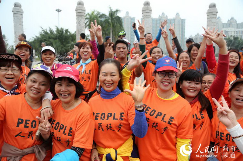Diário do Povo Online organiza caminhada em comemora??o do seu 20o aniversário em Danzhou