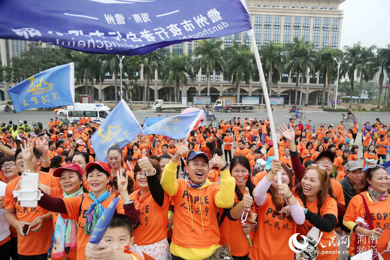 Diário do Povo Online organiza caminhada em comemora??o do seu 20o aniversário em Danzhou