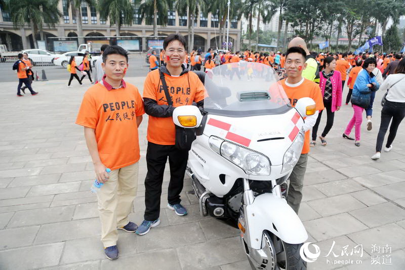 Diário do Povo Online organiza caminhada em comemora??o do seu 20o aniversário em Danzhou