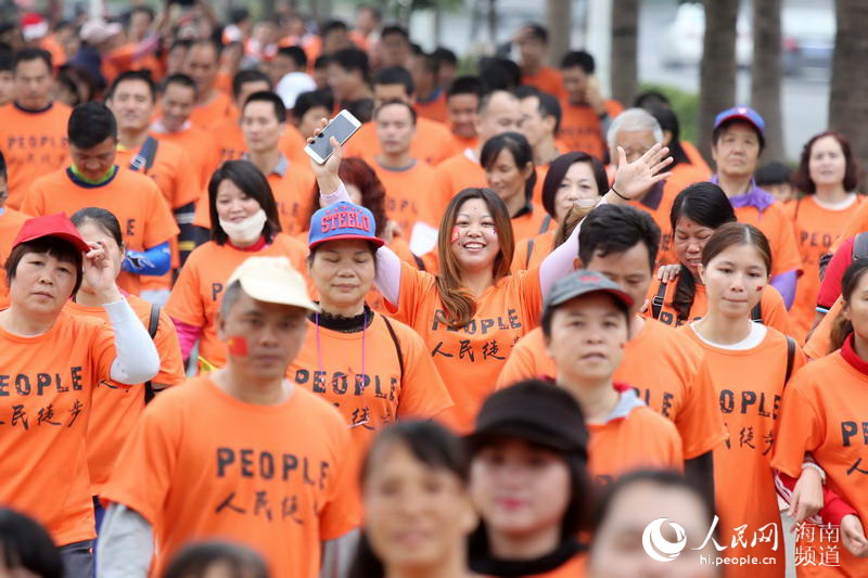 Diário do Povo Online organiza caminhada em comemora??o do seu 20o aniversário em Danzhou