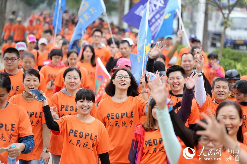 Diário do Povo Online organiza caminhada em comemora??o do seu 20o aniversário em Danzhou
