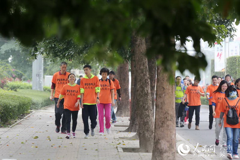 Diário do Povo Online organiza caminhada em comemora??o do seu 20o aniversário em Danzhou