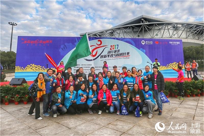 Diário do Povo Online organiza caminhada em comemora??o do seu 20o aniversário em Shanghai