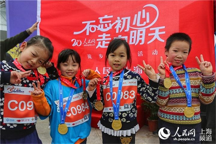 Diário do Povo Online organiza caminhada em comemora??o do seu 20o aniversário em Shanghai