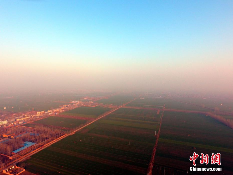 Linha “fronteiri?a” entre o céu azul e o smog