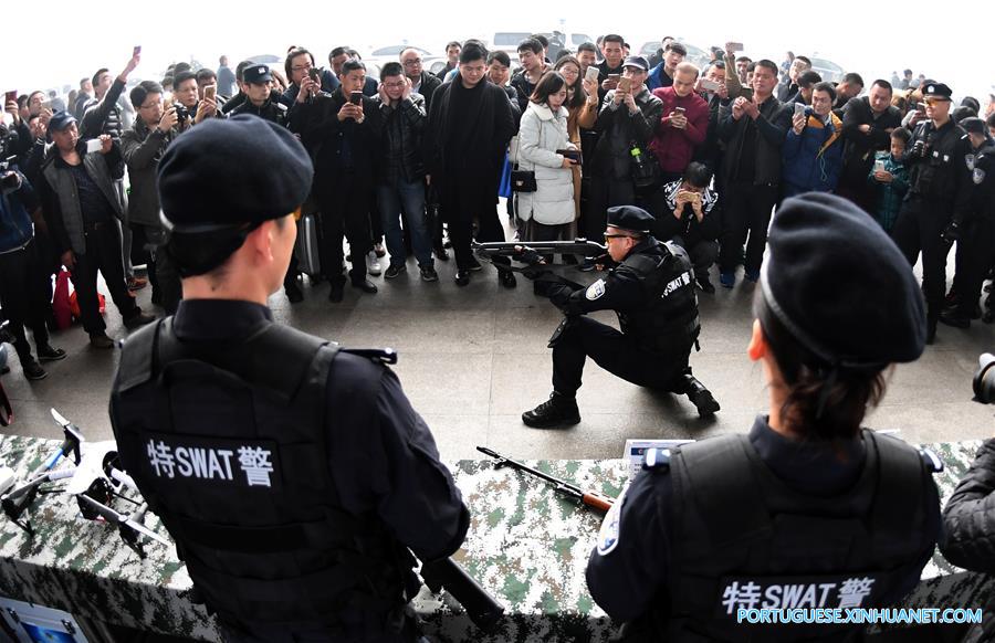 Polícia ferroviária de Wuhan realiza evento sobre normas de seguran?a