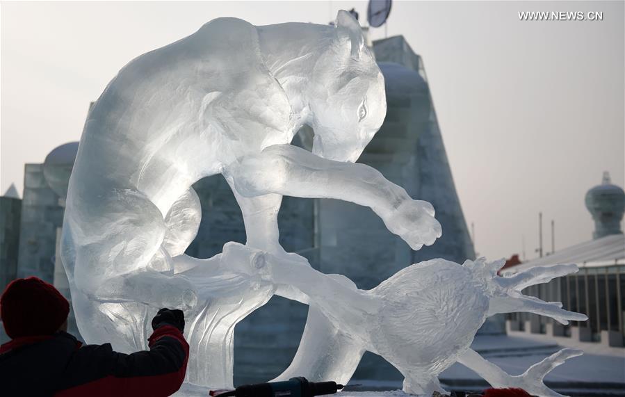 31a Competi??o Internacional de Escultura em Gelo encerrada em Harbin