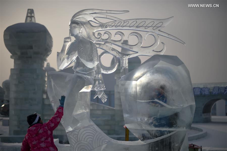 31a Competi??o Internacional de Escultura em Gelo encerrada em Harbin