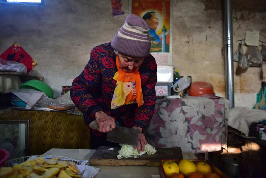 Liga??o de uma mulher sino-russa de 92 anos à China