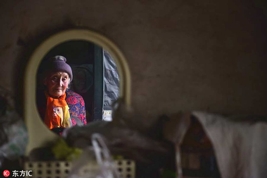 Liga??o de uma mulher sino-russa de 92 anos à China
