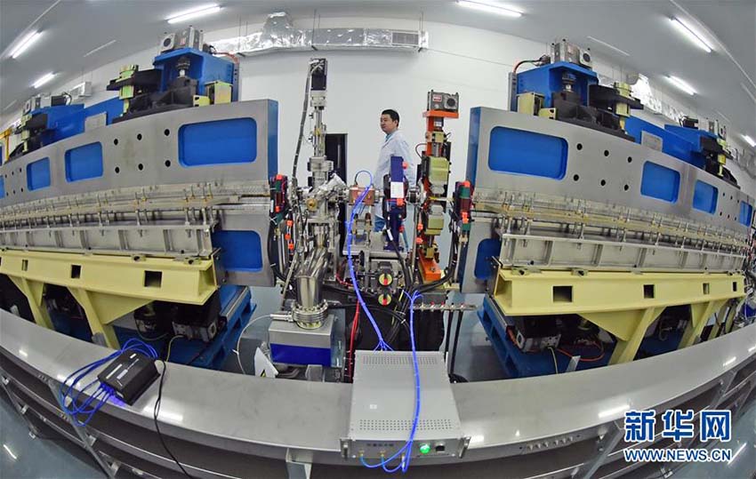 China desenvolve laser de eletr?es livres de UV extremo mais brilhante do mundo