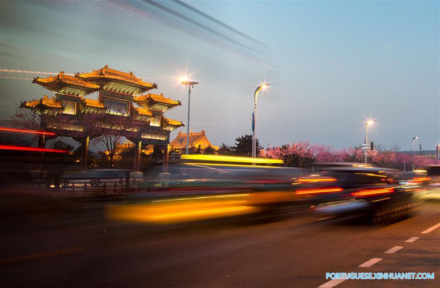 Luzes anunciam a chegada do próximo Festival da Primavera em Hohhot