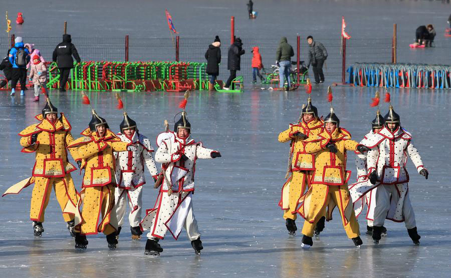 Pistas de patinagem abertas ao público em parques de Beijing