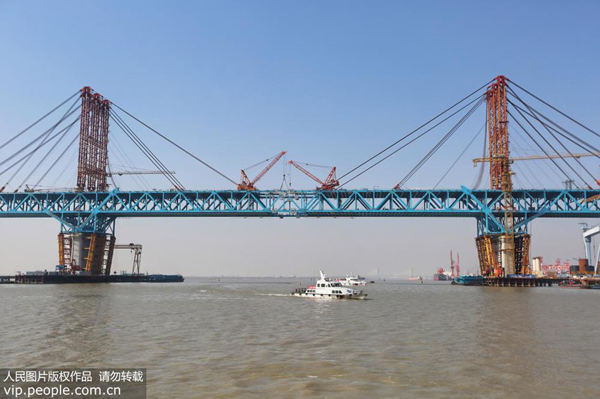 Constru??o do tabuleiro da maior ponte de a?o em arco do mundo concluída com sucesso