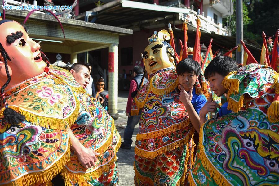Apresenta??o de arte popular é realizada em comemora??o ao Festival da Primavera em Taiwan