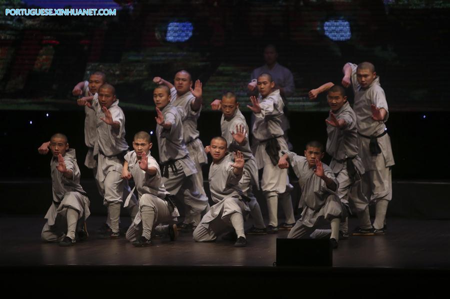 Monges do Templo Shaolin fazem apresenta??o na Palestina