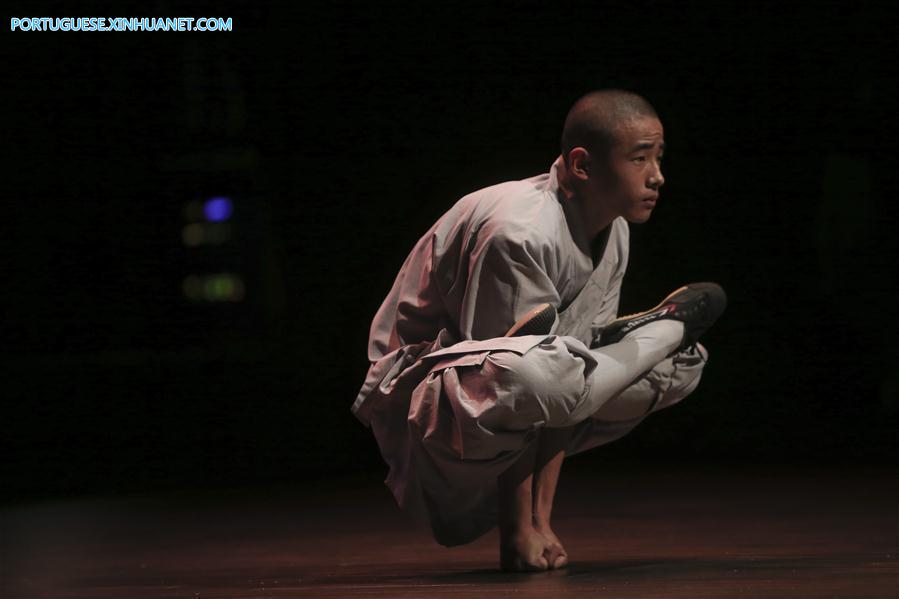 Monges do Templo Shaolin fazem apresenta??o na Palestina