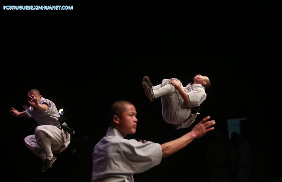 Monges do Templo Shaolin fazem apresenta??o na Palestina