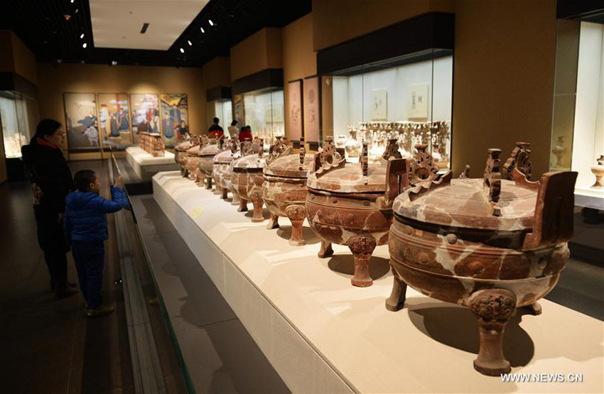 Exibi??es no Museu de Hebei atraem numerosos visitantes durante o Festival da Primavera