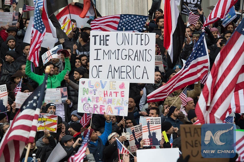 Dezenas de milhares de vistos s?o revogados sob decreto anti-imigra??o de Trump