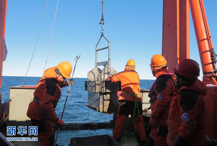 Equipa chinesa de expedi??o antártica bate recorde de latitude no hemisfério Sul