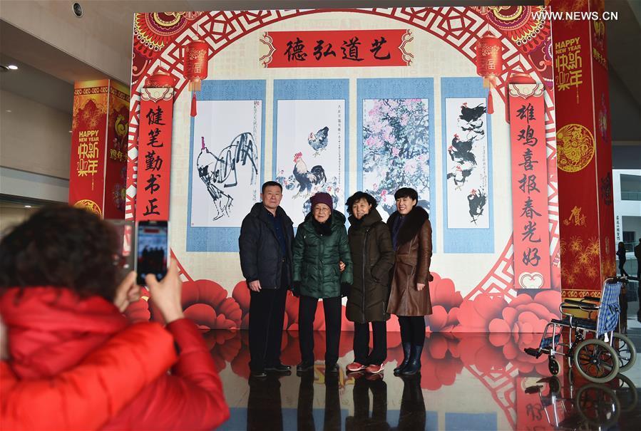 Exposi??o temática dedicada ao ano do galo inaugurada em Shanxi
