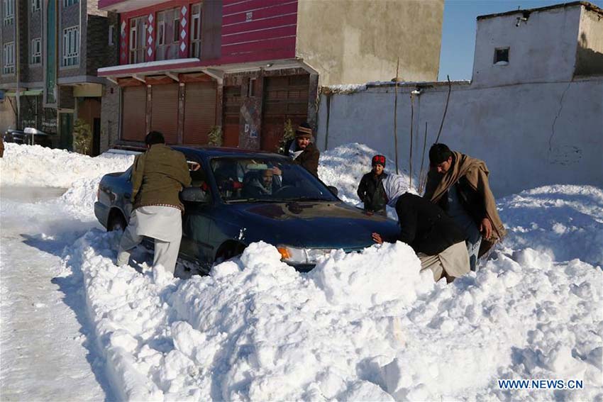 Neve e tempo frio deixam mais de 100 mortos no Afeganist?o