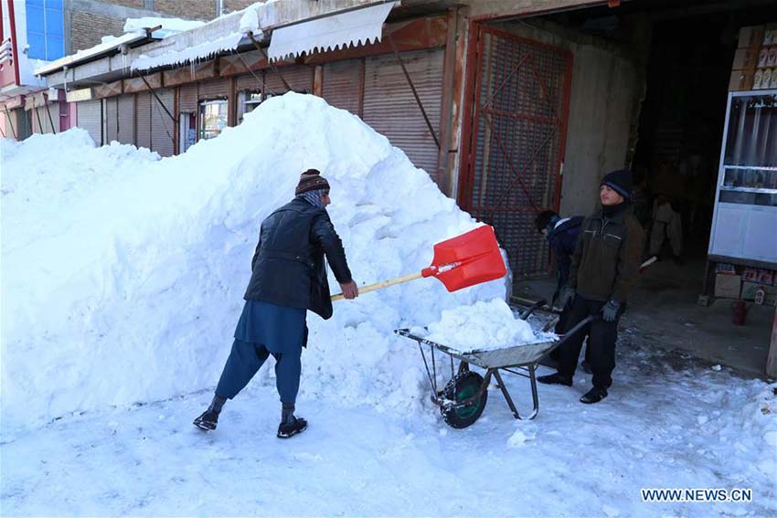 Neve e tempo frio deixam mais de 100 mortos no Afeganist?o