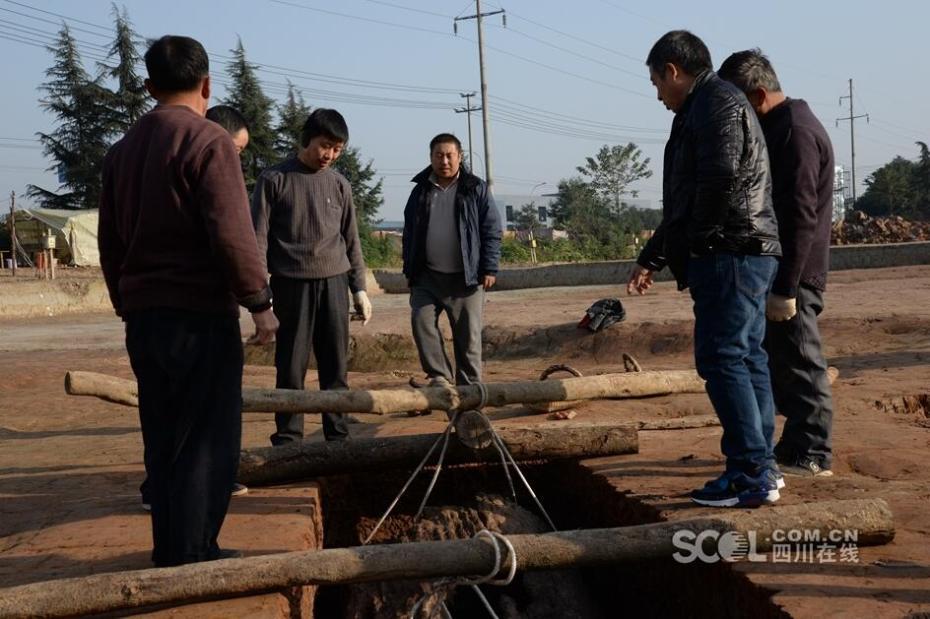 Conjunto de caix?es em forma de barco com 2200 anos descobertos na província de Sichuan