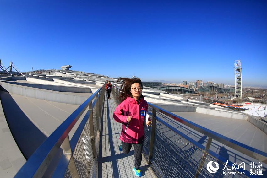 Estádio Nacional da China abre oficialmente corredor no telhado