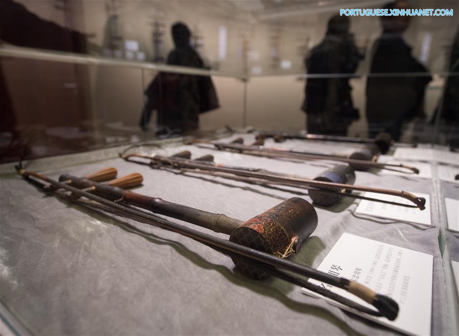 Exposi??o em Beijing exibe Jinhu, instrumento musical tradicional chinês