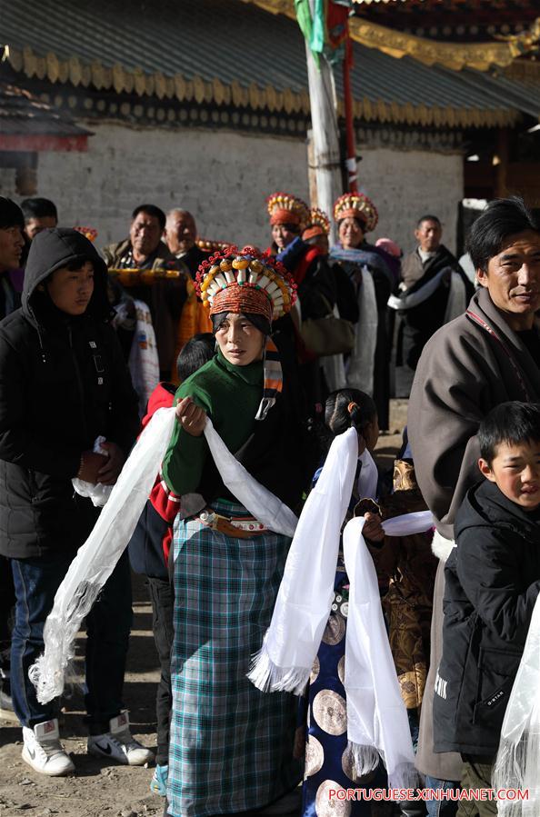 Chapéu feminino tradicional é heran?a familiar em Sichuan