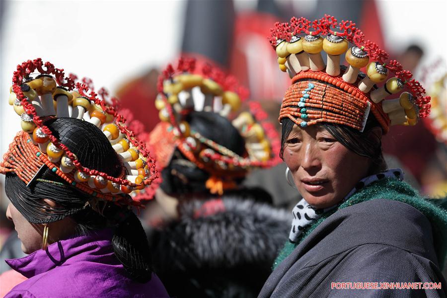 Chapéu feminino tradicional é heran?a familiar em Sichuan