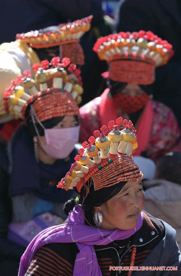 Chapéu feminino tradicional é heran?a familiar em Sichuan