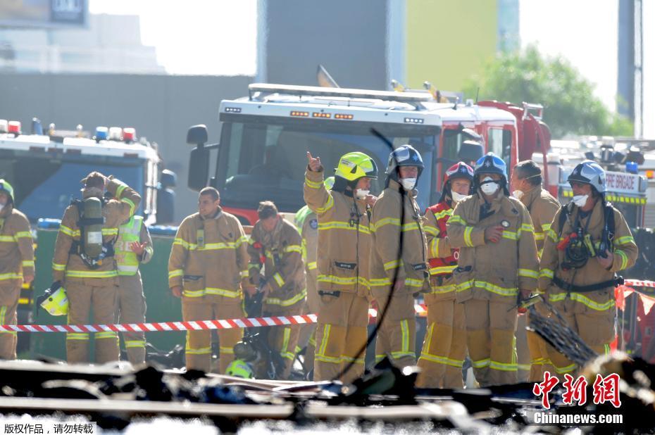 Avi?o com 5 passageiros se despenha junto a centro comercial na Austrália e deixa mortos