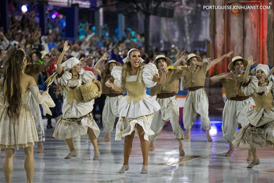 Desfiles das escolas de samba do Rio de Janeiro em imagens