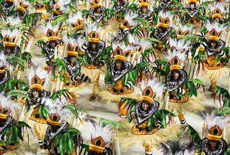 Desfiles das escolas de samba do Rio de Janeiro em imagens