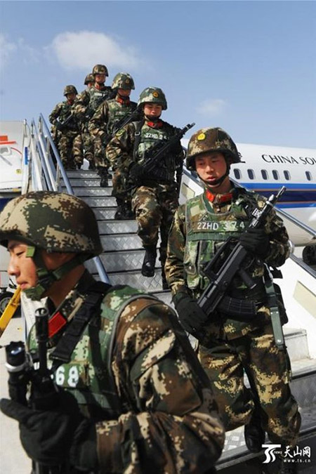 100 Mil policiais armados organizados para combate ao terrorismo em Xinjiang