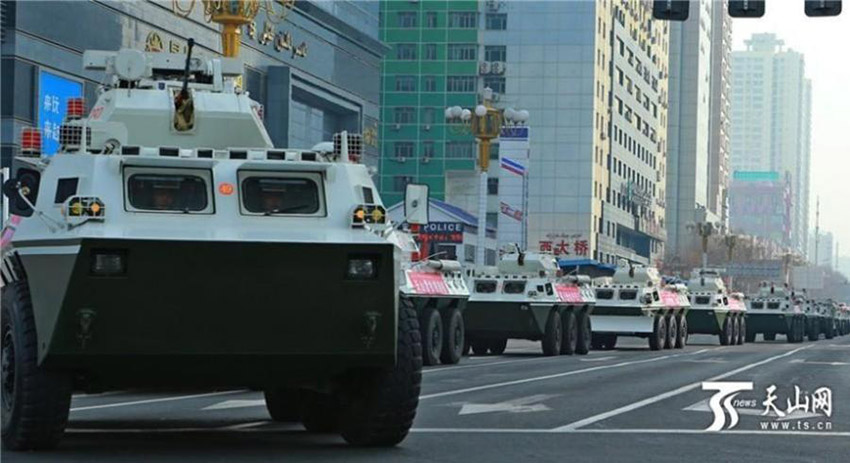 100 Mil policiais armados organizados para combate ao terrorismo em Xinjiang