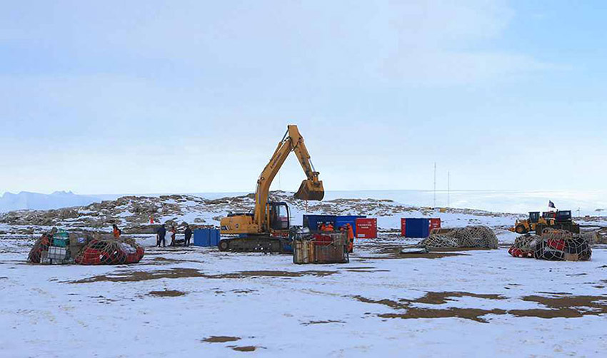Esta??o chinesa na Antártida é redecorada pela equipe ali presente
