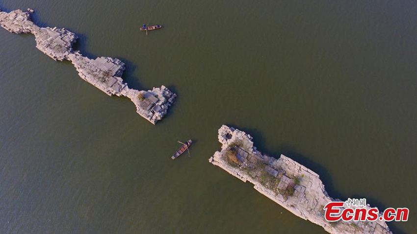Ponte da Dinastia Ming ressurge após descida do nível de água do Lago Xiannu